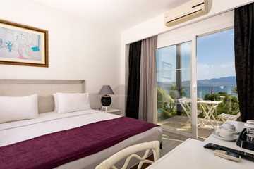 Charm Beach Hotel Standart Deniz Manzaralı Oda