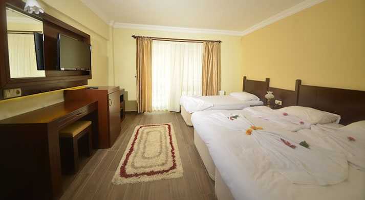 Standart odalar 25-30 m² büyüklüğündedir. Odalarda çift kişilik tek yatak ve tek kişilik tek yatak bulunmaktadır.
