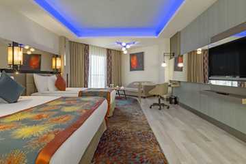 Royal Seginus Hotel Aile Odası Kara Manzara (Ara Kapılı)