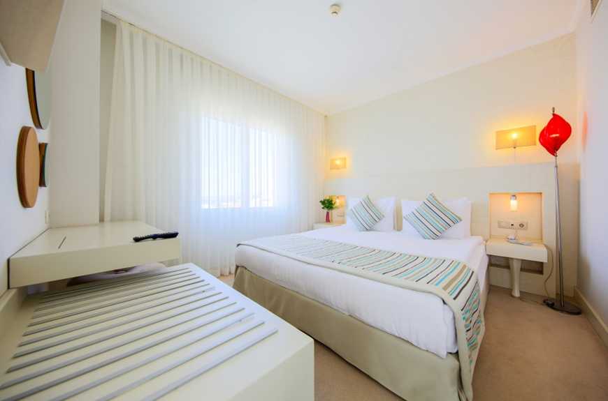 Sisus Hotel Çeşme Otelleri Touristica